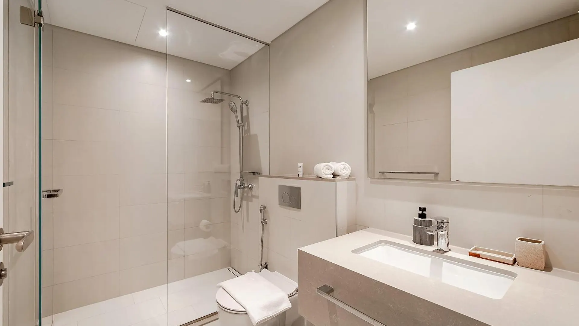 Private Beach La Vie Jbr 2Br Apartments By Stellium Dubai United Arab Emirates