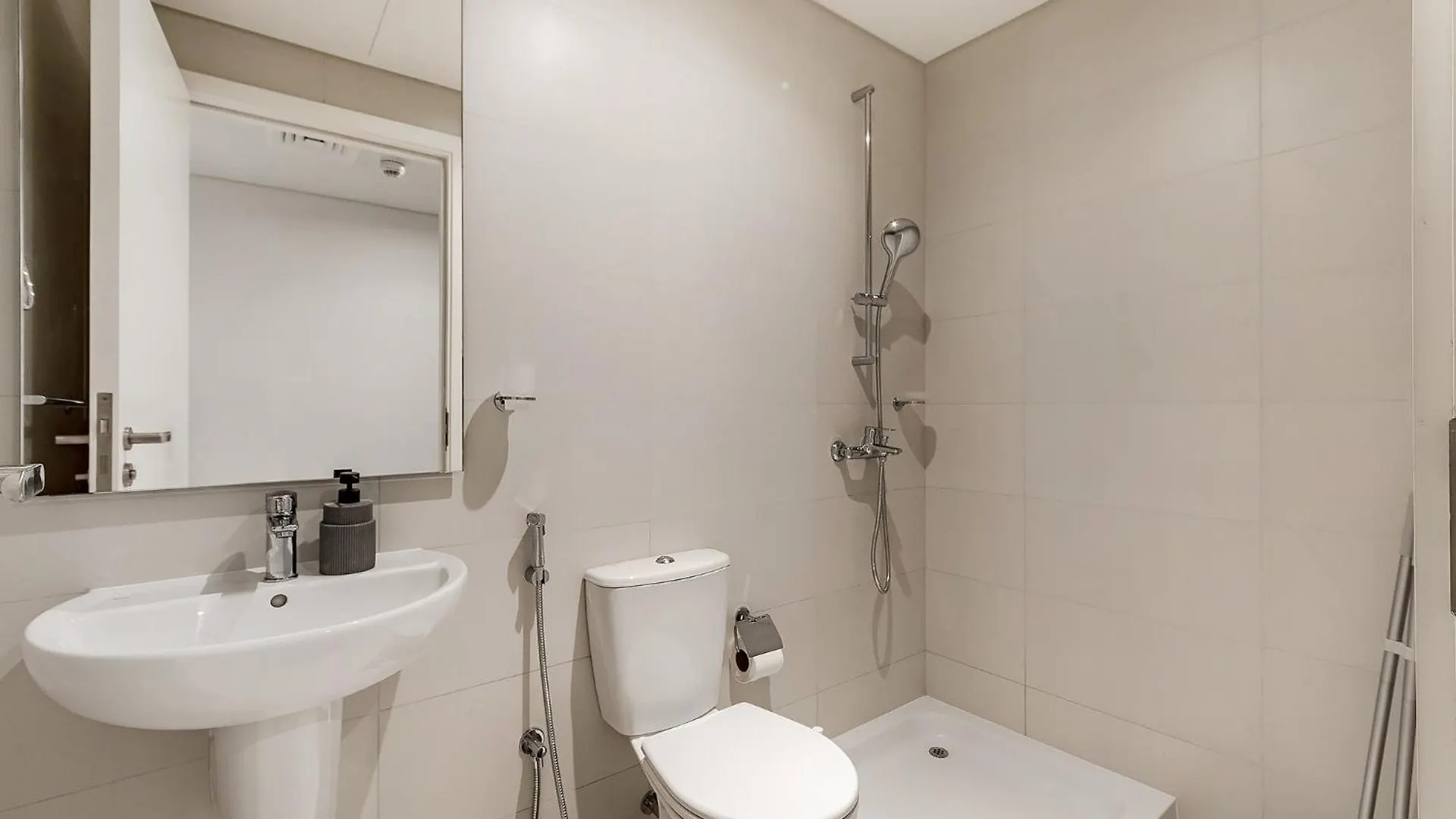 Private Beach La Vie Jbr 2Br Apartments By Stellium Dubai